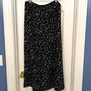 Black with white flowers. Beautiful Skirt size 10-12